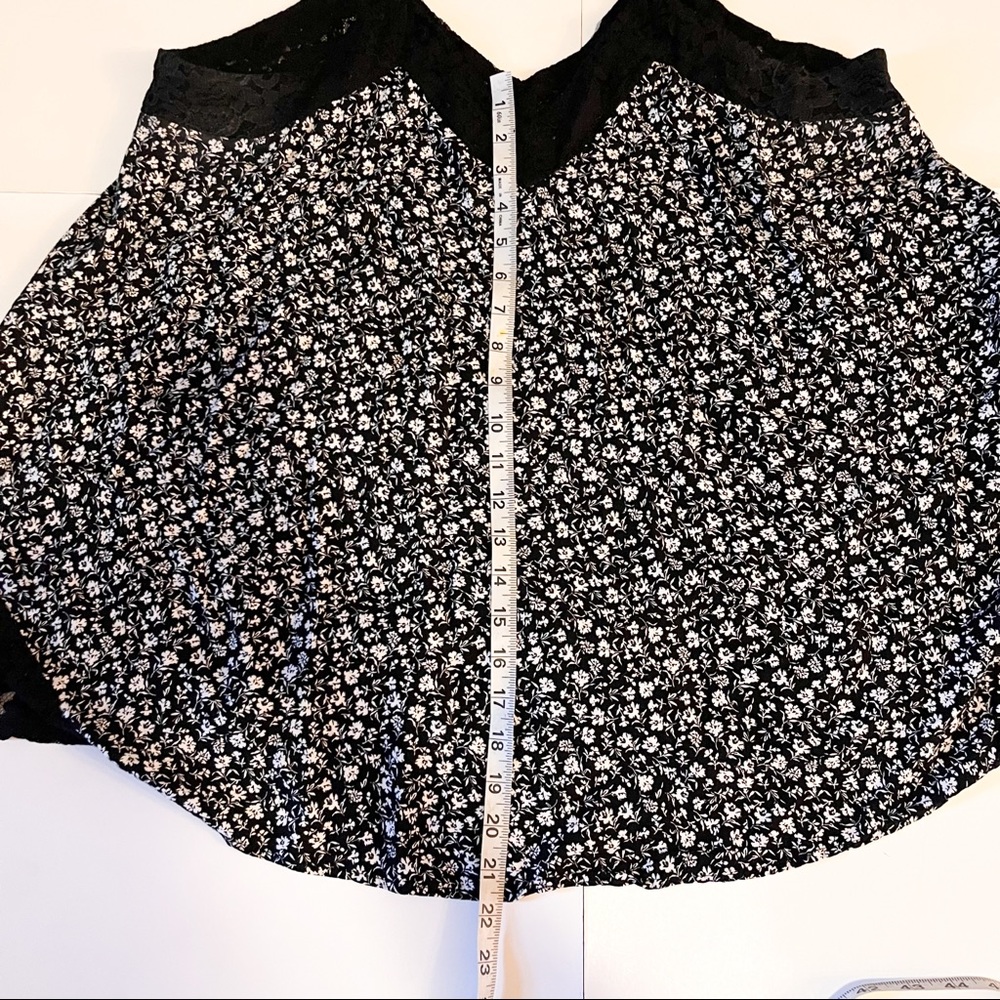 Maurice’s Ditsy Floral Tank Top SZ-XL - Picture 5 of 6
